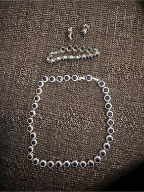 EVER FAITH round cut, cubic zirconia, jewelry set.  NEW IN BOX